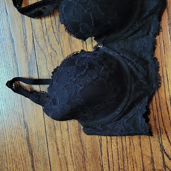 Victoria's Secret Bra - Picture 2 of 7